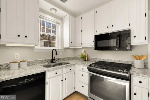 $800,000 | 3918 17th Place Northeast, Washington, DC 20018