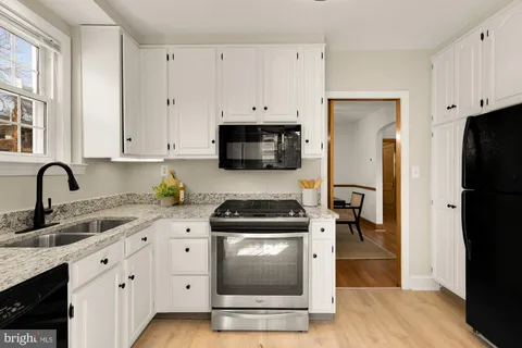 $800,000 | 3918 17th Place Northeast, Washington, DC 20018