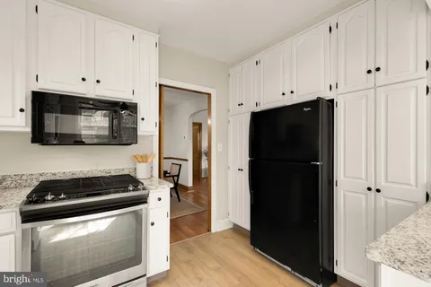 $800,000 | 3918 17th Place Northeast, Washington, DC 20018