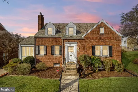 $800,000 | 3918 17th Place Northeast, Washington, DC 20018