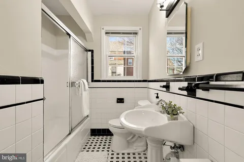 $800,000 | 3918 17th Place Northeast, Washington, DC 20018