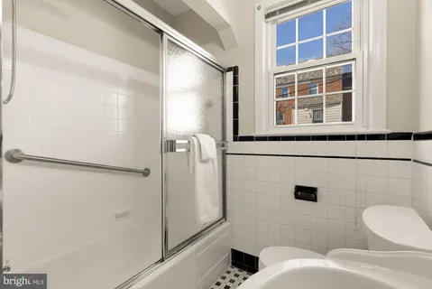 $800,000 | 3918 17th Place Northeast, Washington, DC 20018