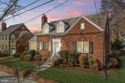 $800,000 | 3918 17th Place Northeast, Washington, DC 20018