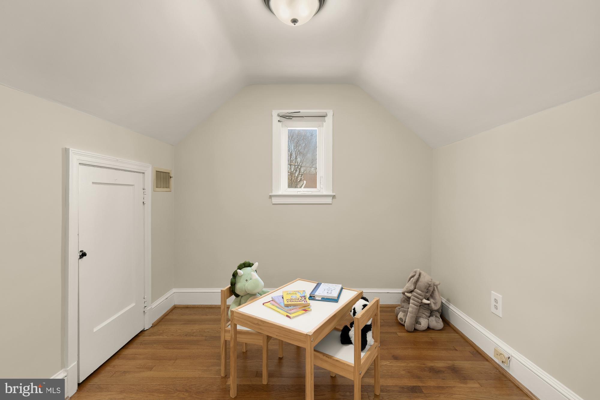 3918 17th Place Northeast Washington, DC 20018 - Photo 40 of 57 Upstairs Second Bedroom - Office Nook
