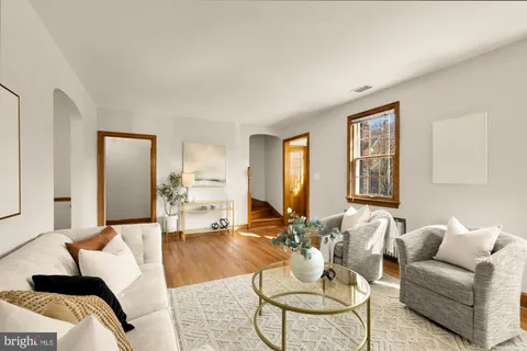 $800,000 | 3918 17th Place Northeast, Washington, DC 20018