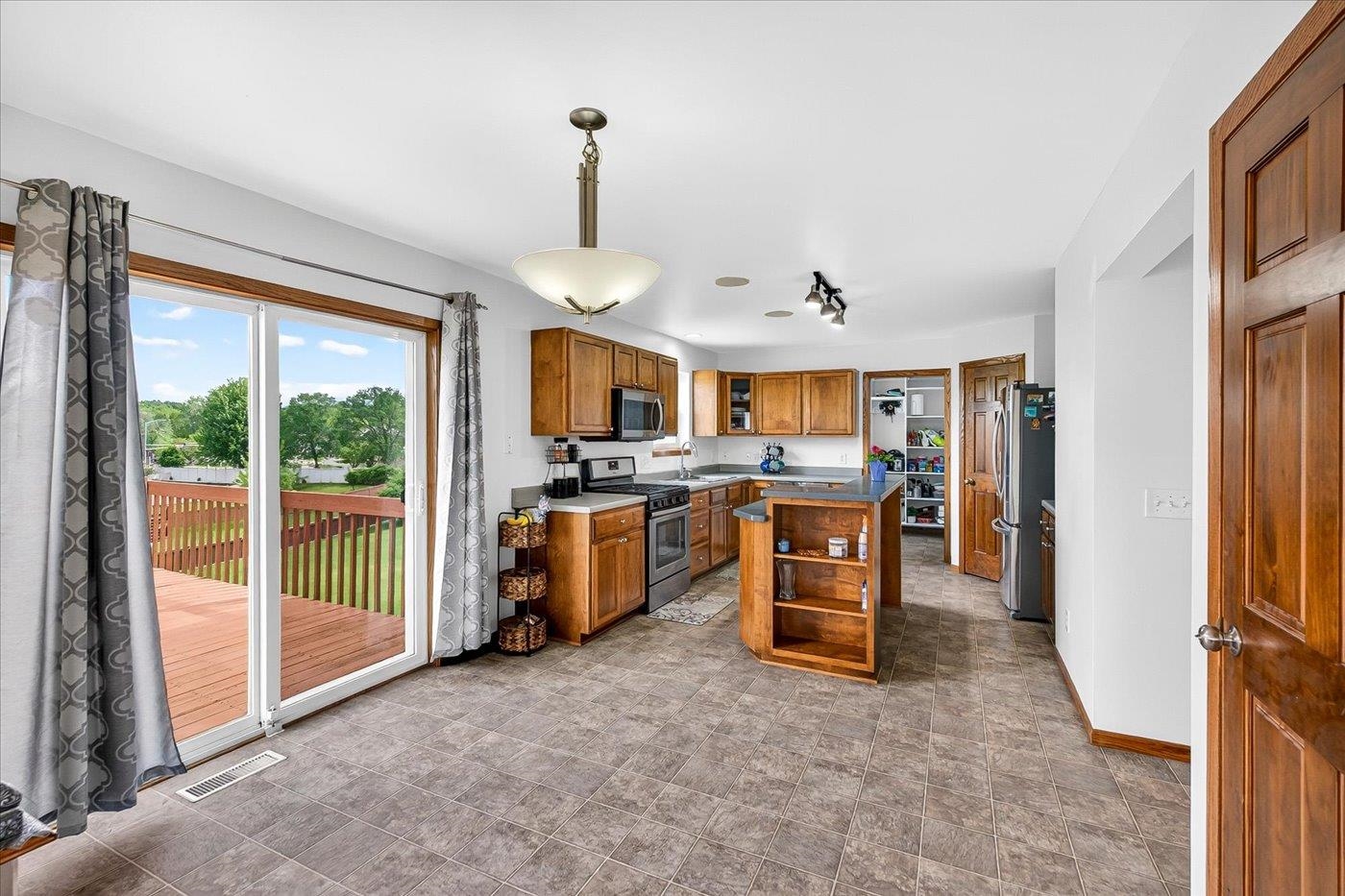 26 Yarrow Circle Madison, WI 53719 - Photo 11 of 70