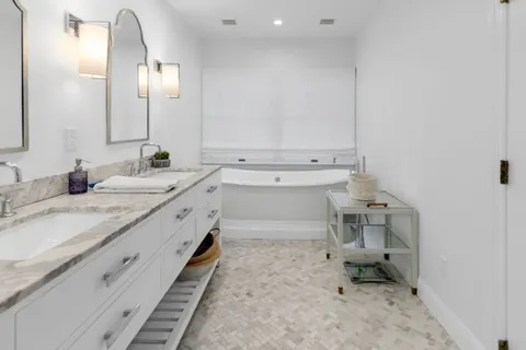 360 7 Ponds Towd Road, Water Mill, NY 11976