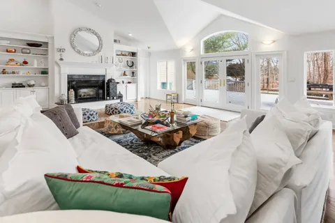 360 7 Ponds Towd Road, Water Mill, NY 11976