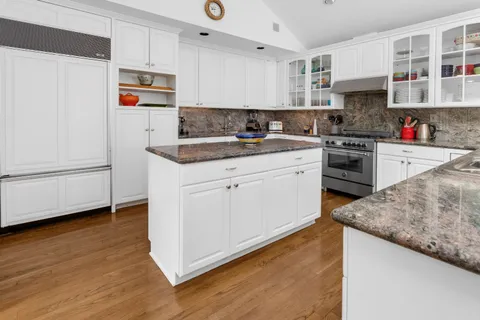 360 7 Ponds Towd Road, Water Mill, NY 11976