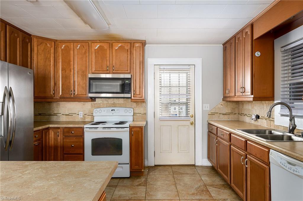 1820 Baker Road High Point, NC 27263 - Photo 6 of 30 Gallery Image 6
