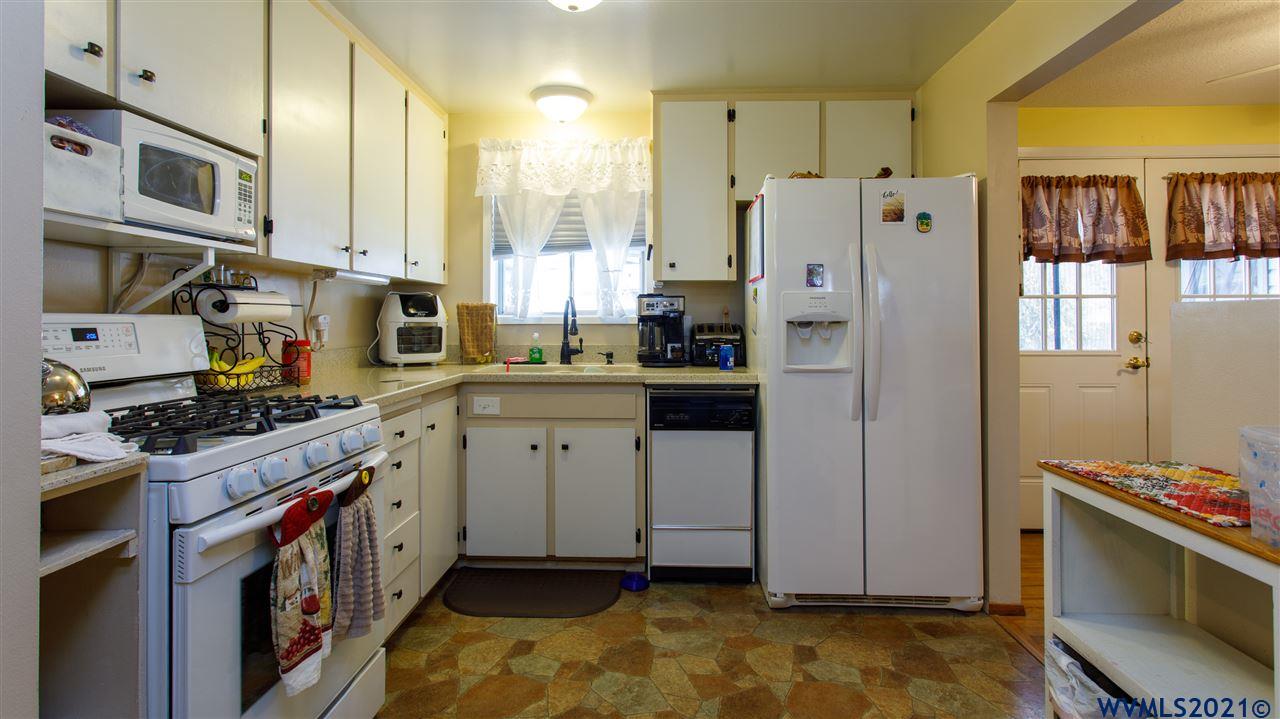 1484 Umpqua Road Woodburn, OR 97071 - Photo 7 of 21 Gallery Image 7