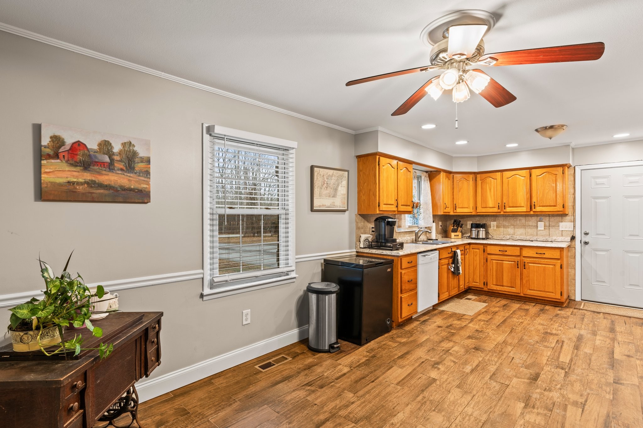759 Little Hurricane Road Winchester, TN 37398 - Photo 11 of 30 a kitchen with stainless steel appliances granite countertop a stove and a refrigerator