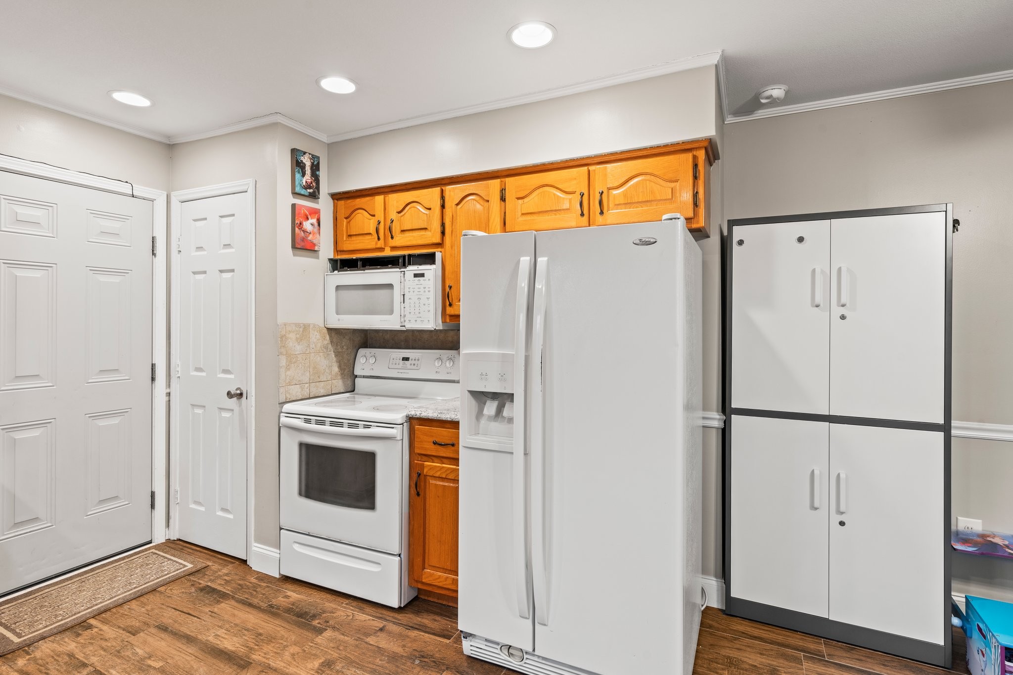 759 Little Hurricane Road Winchester, TN 37398 - Photo 13 of 30 a kitchen with stainless steel appliances a refrigerator sink and stove