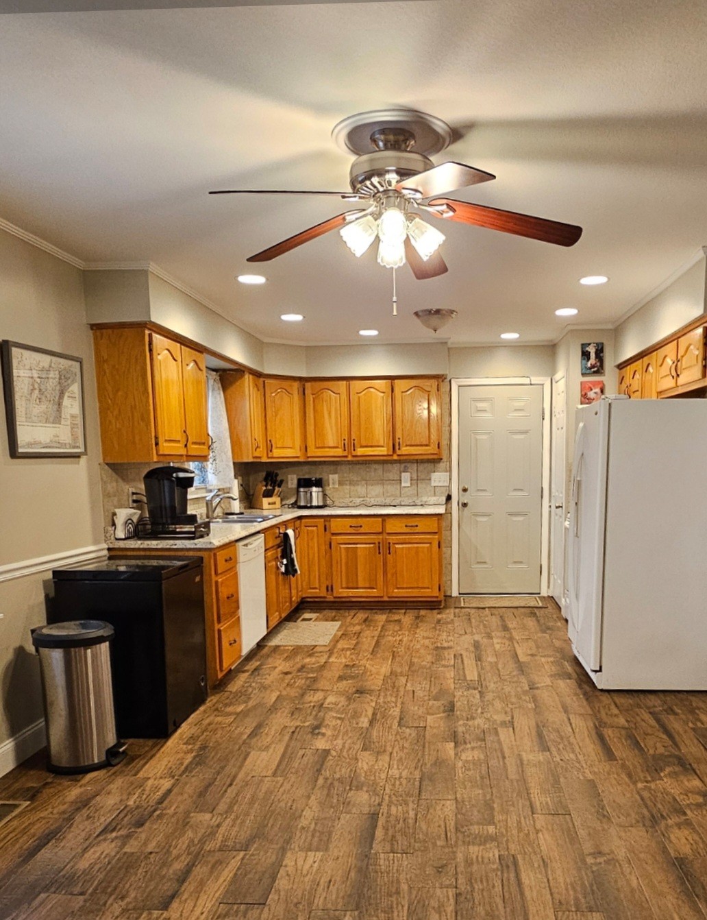 759 Little Hurricane Road Winchester, TN 37398 - Photo 10 of 30 a kitchen with stainless steel appliances kitchen island granite countertop a refrigerator a stove top oven a sink with island and chairs
