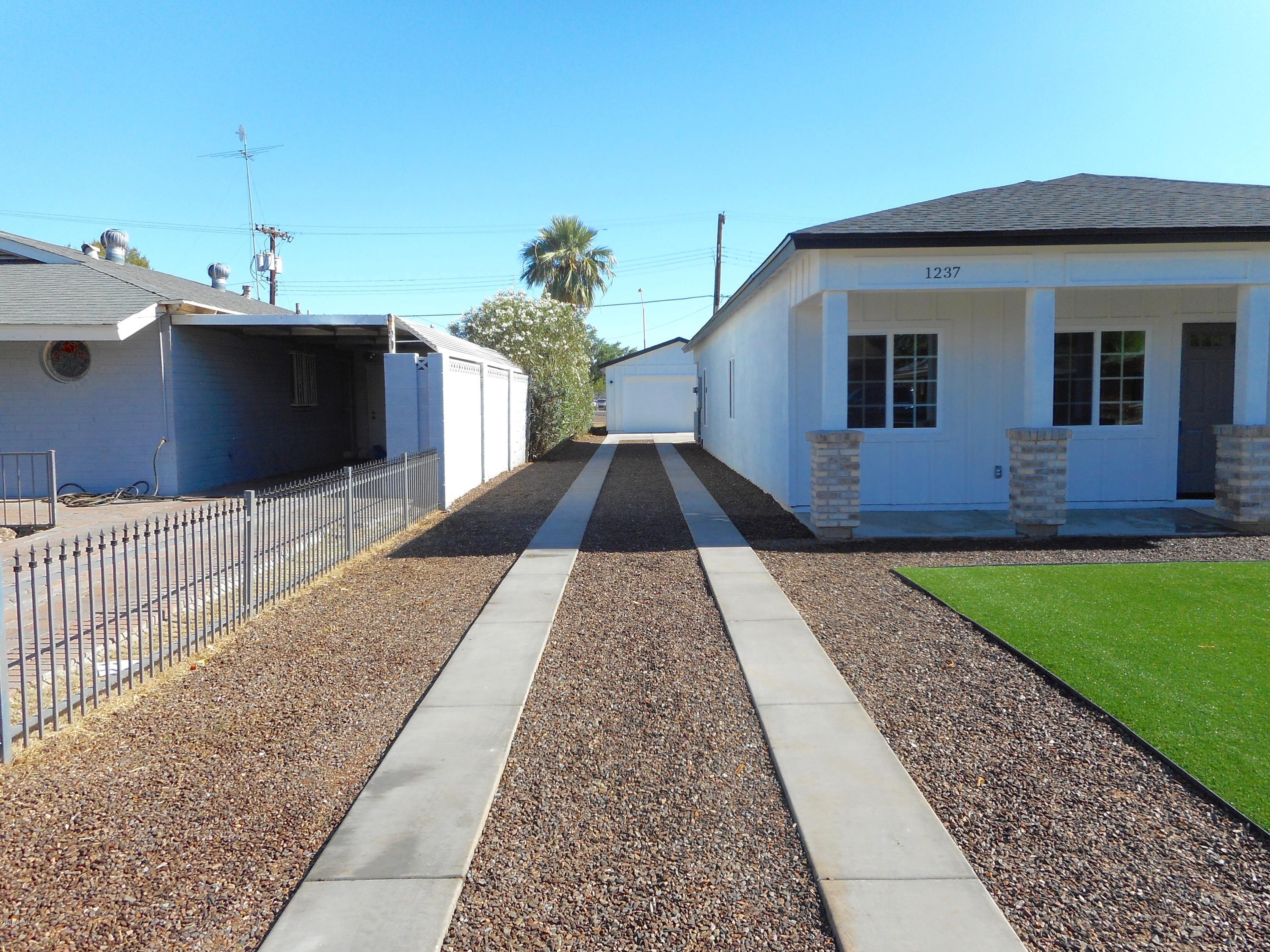 1237 East Almeria Road Phoenix, AZ 85006 - Photo 29 of 34 Driveway