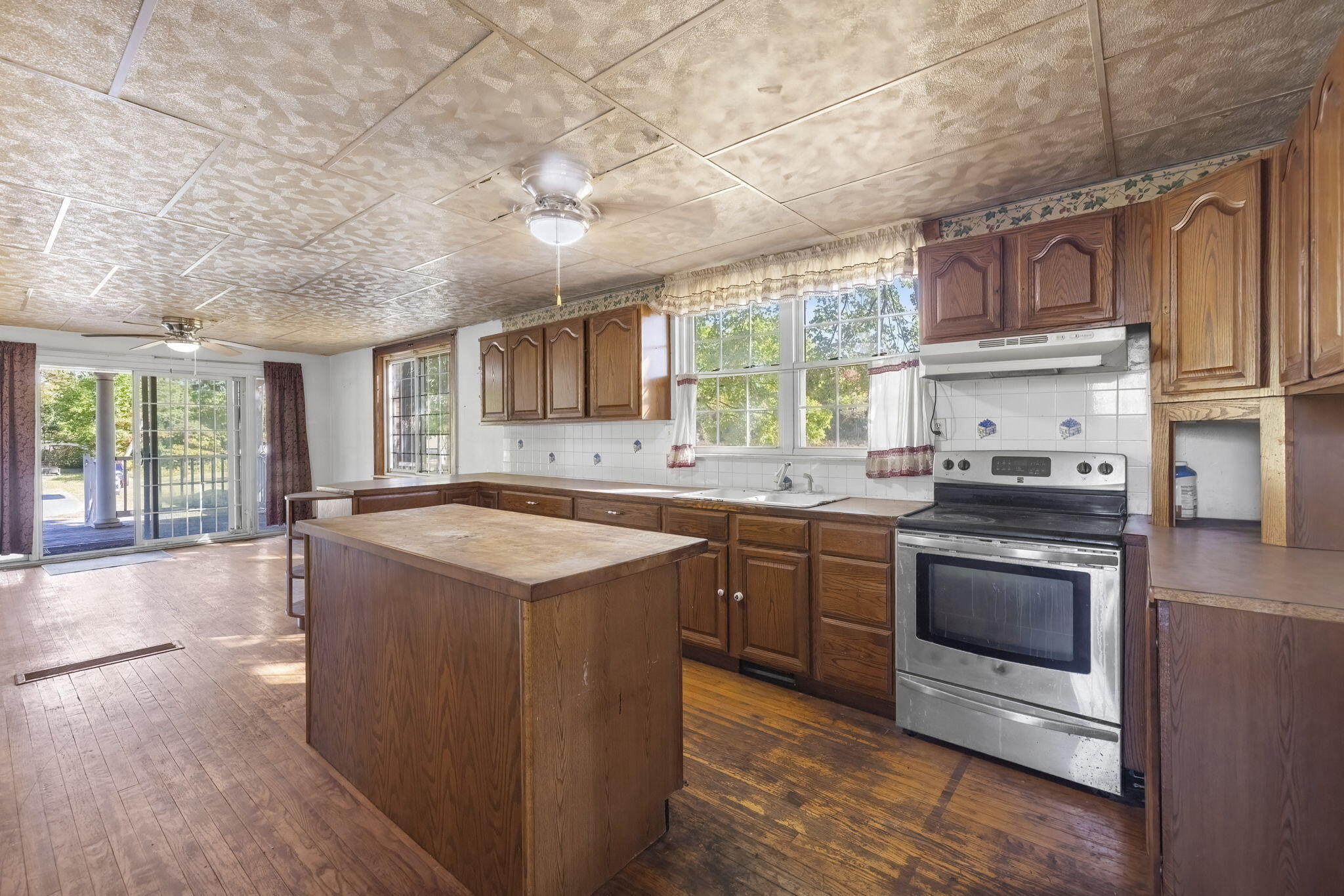 11160 Farina Road New Buffalo, MI 49117 - Photo 23 of 51 Kitchen/Oak floors