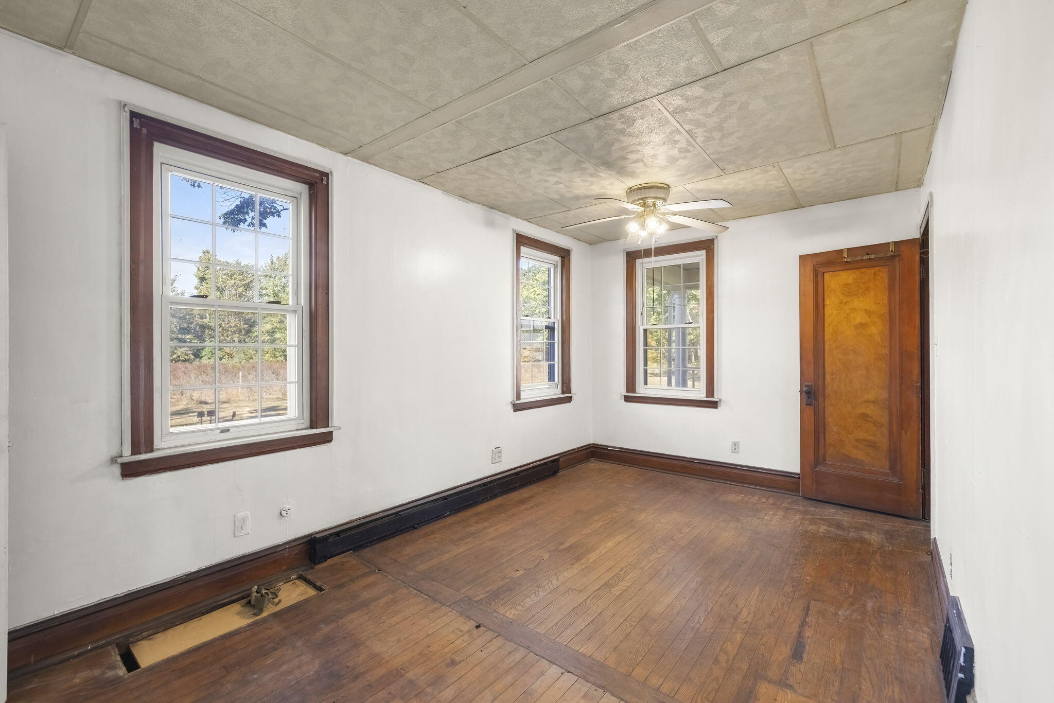 11160 Farina Road New Buffalo, MI 49117 - Photo 26 of 51 Living room/ oak floors