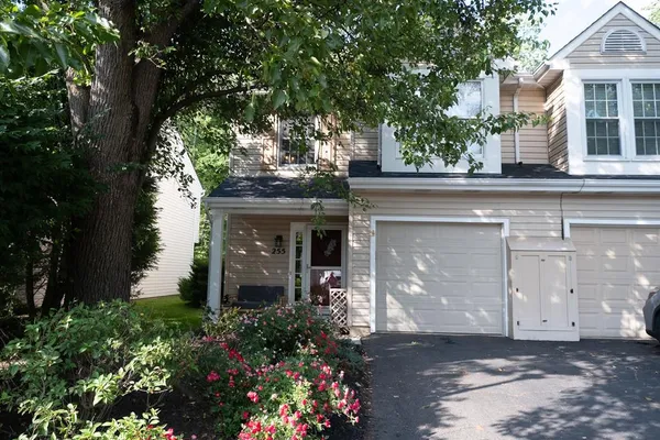 $329,900 | 255 Commons Drive, Oakmont, PA 15139