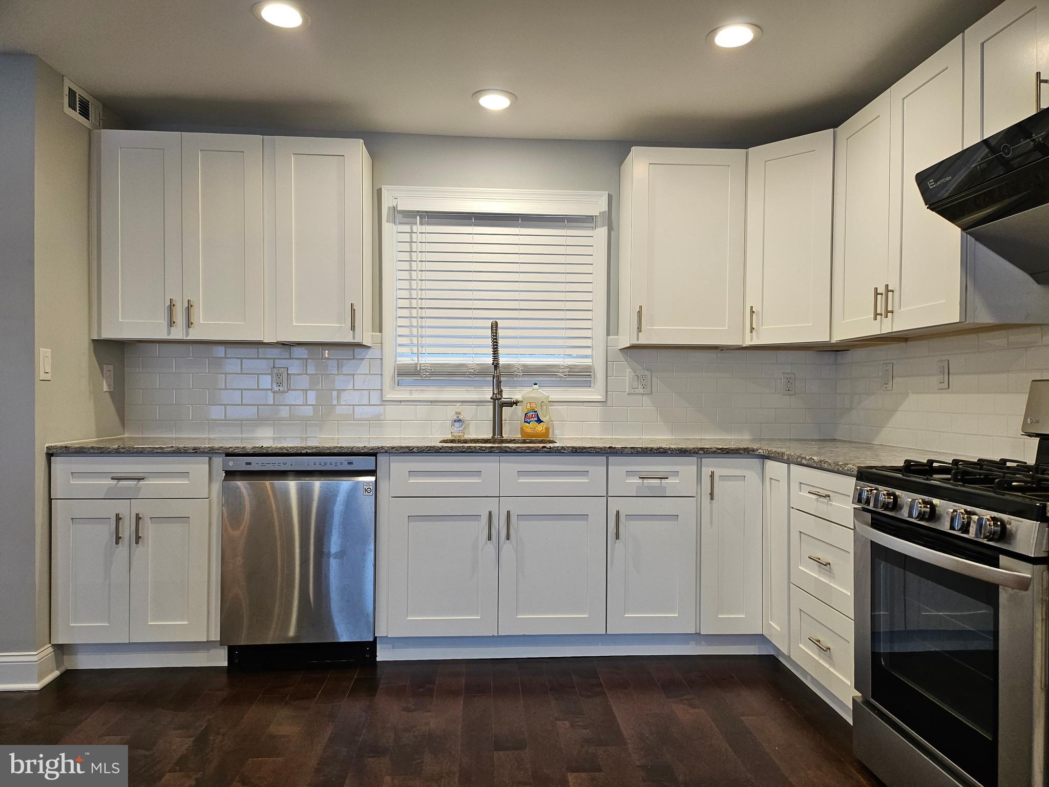 9221 Burbank Road Philadelphia, PA 19115 - Photo 13 of 39