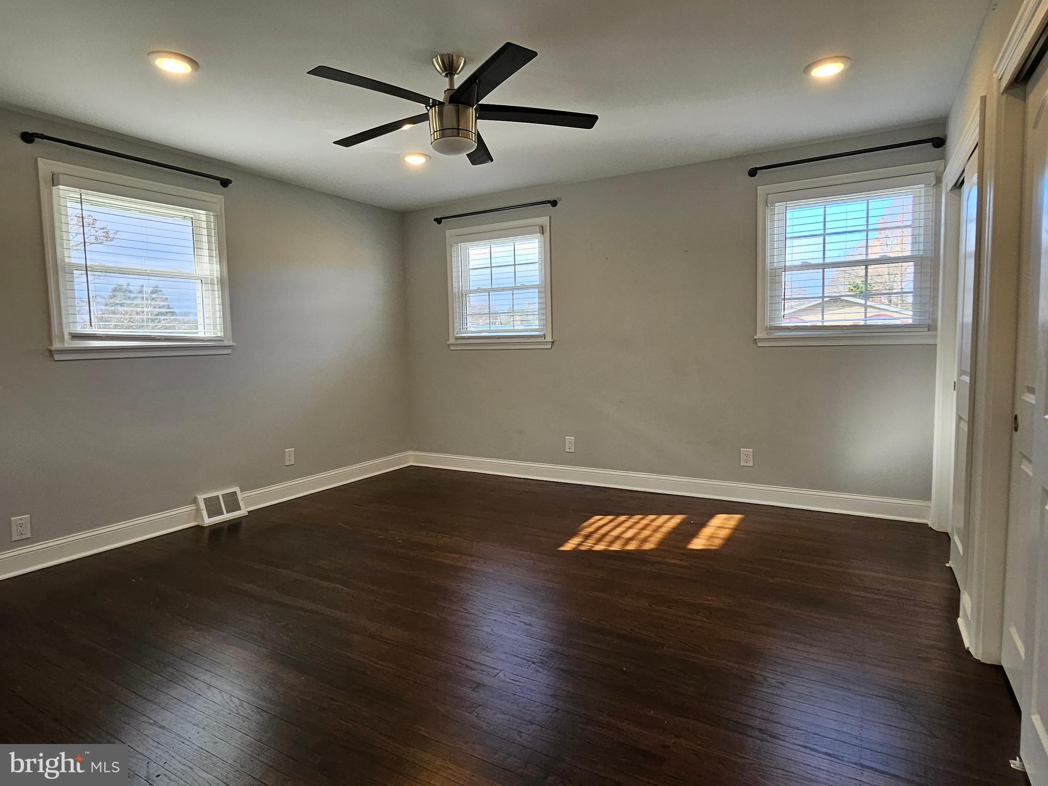 9221 Burbank Road Philadelphia, PA 19115 - Photo 20 of 39