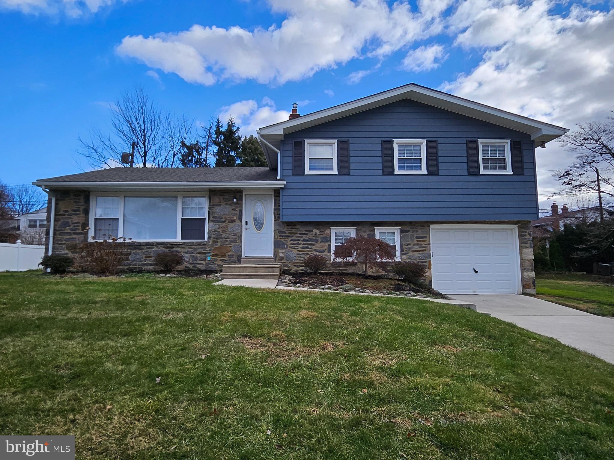 9221 Burbank Road Philadelphia, PA 19115 - Photo 5 of 39