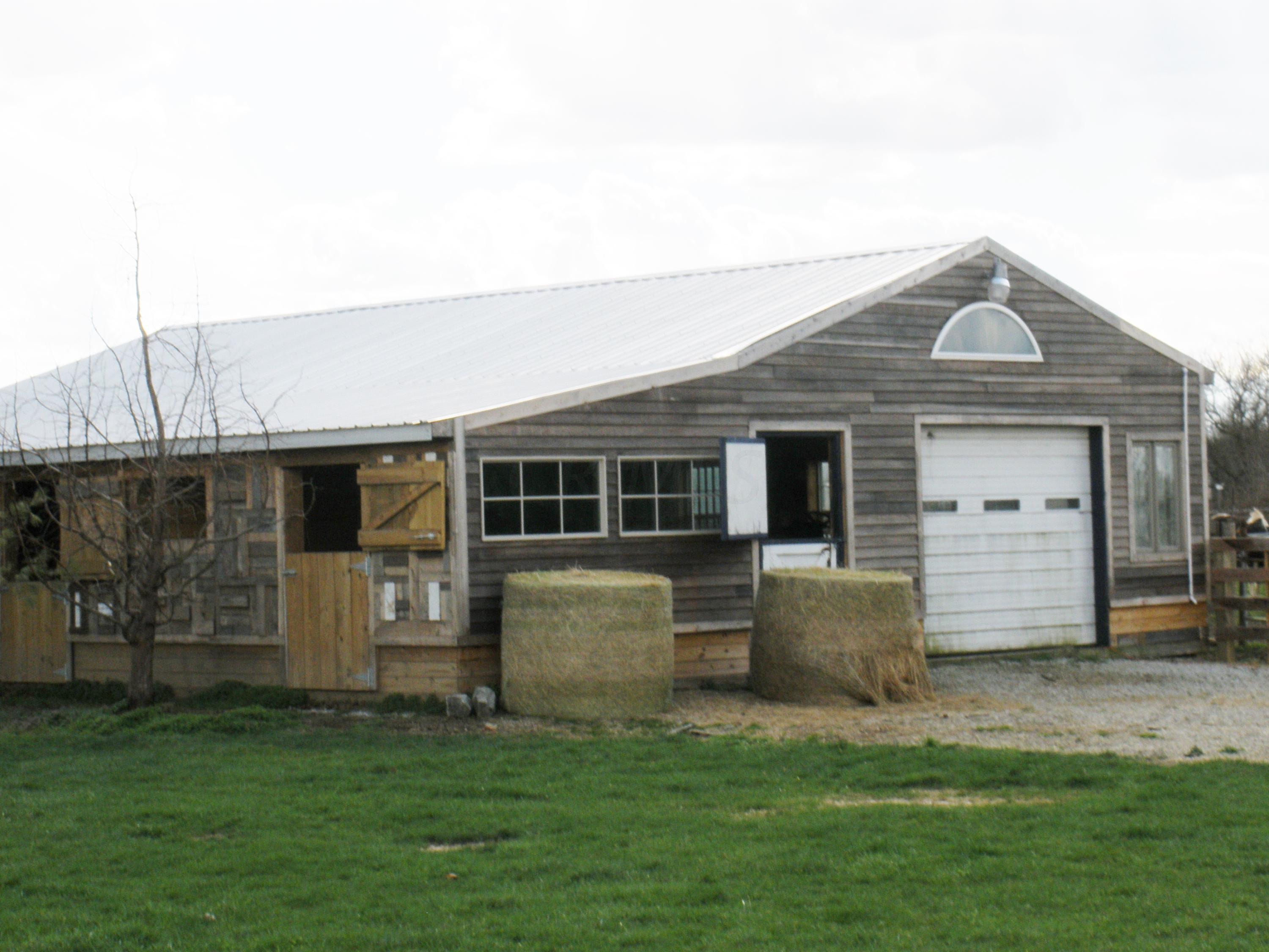6712 Ridpath Road Grove City, OH 43123 - Photo 38 of 47 Cedar Sided Barn