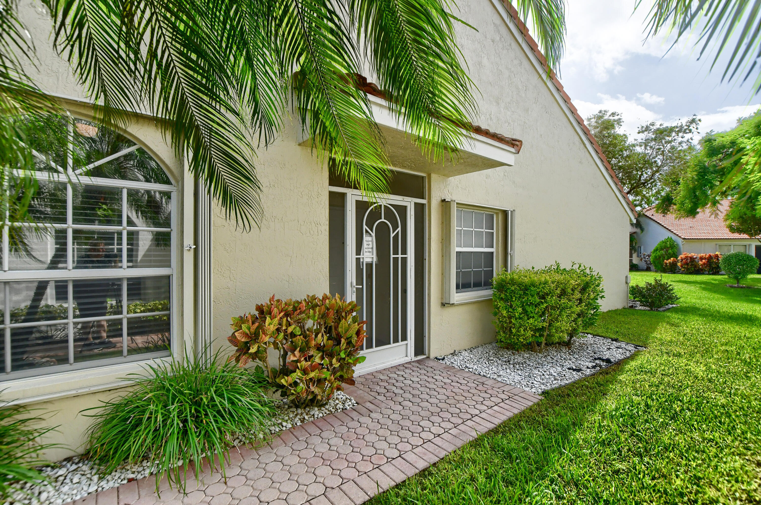 6092 Caladium Road Delray Beach, FL 33484 - Photo 3 of 61 EBF_0690-HDR(5)