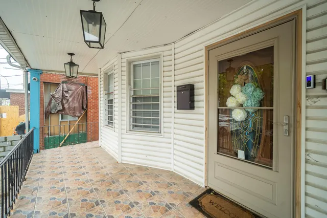 a view of a entryway of a house