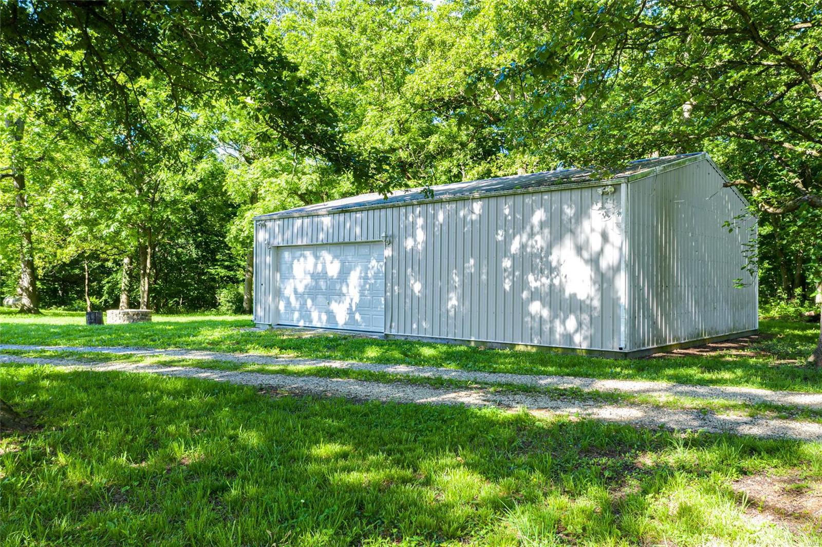 14792 Wheeler Road Carlinville, IL 62626 - Photo 3 of 49 Gallery Image 3