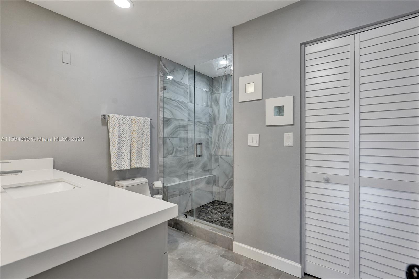 703 Banks Road Margate, FL 33063 - Photo 13 of 33 Primary bathroom