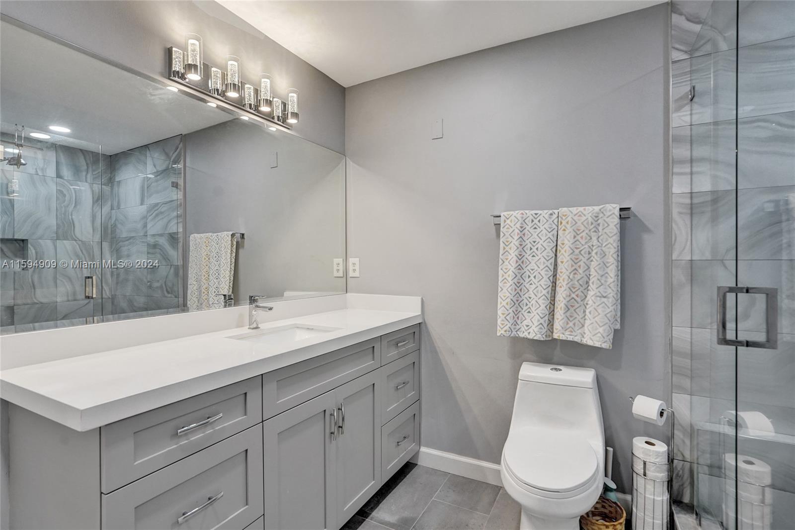 703 Banks Road Margate, FL 33063 - Photo 14 of 33 Primary bathroom