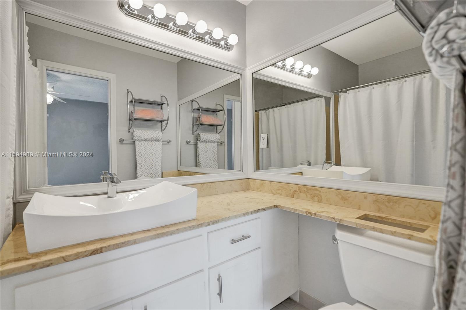 703 Banks Road Margate, FL 33063 - Photo 20 of 33 2nd bathroom