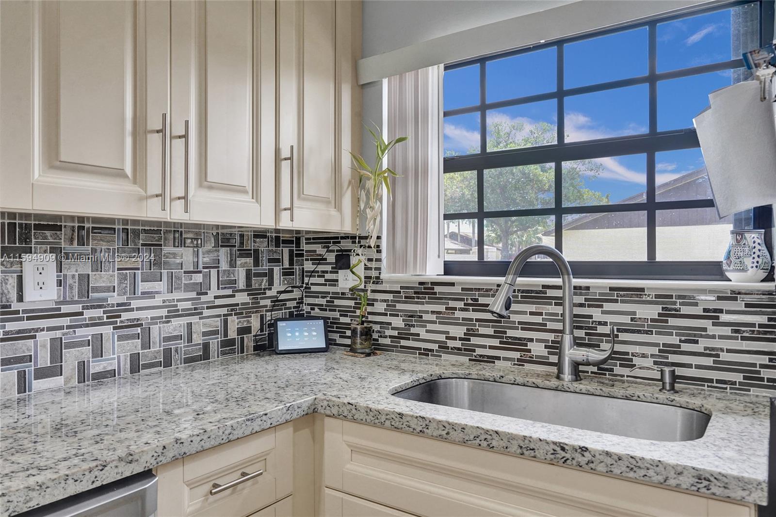 703 Banks Road Margate, FL 33063 - Photo 7 of 33