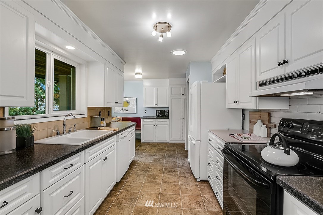 2144 North 89th Street Seattle, WA 98103 - Photo 11 of 25 Gallery Image 11