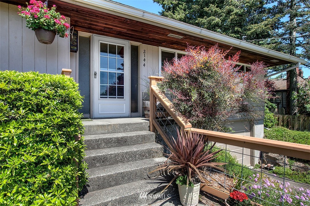 2144 North 89th Street Seattle, WA 98103 - Photo 3 of 25 Gallery Image 3