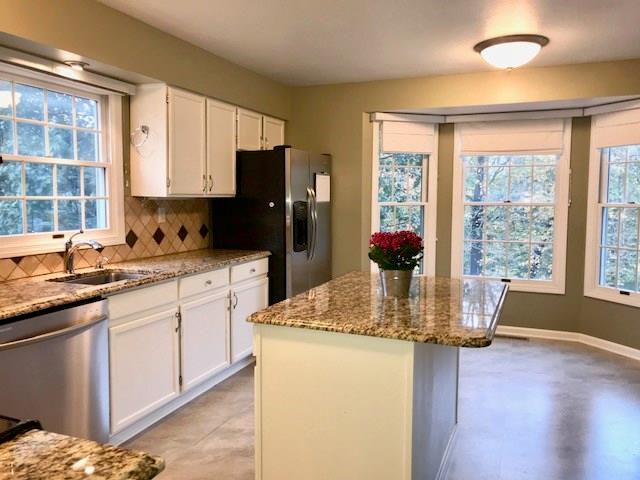 16 Pacers Ridge Drive Canonsburg, PA 15317 - Photo 4 of 23 Tons of natural light