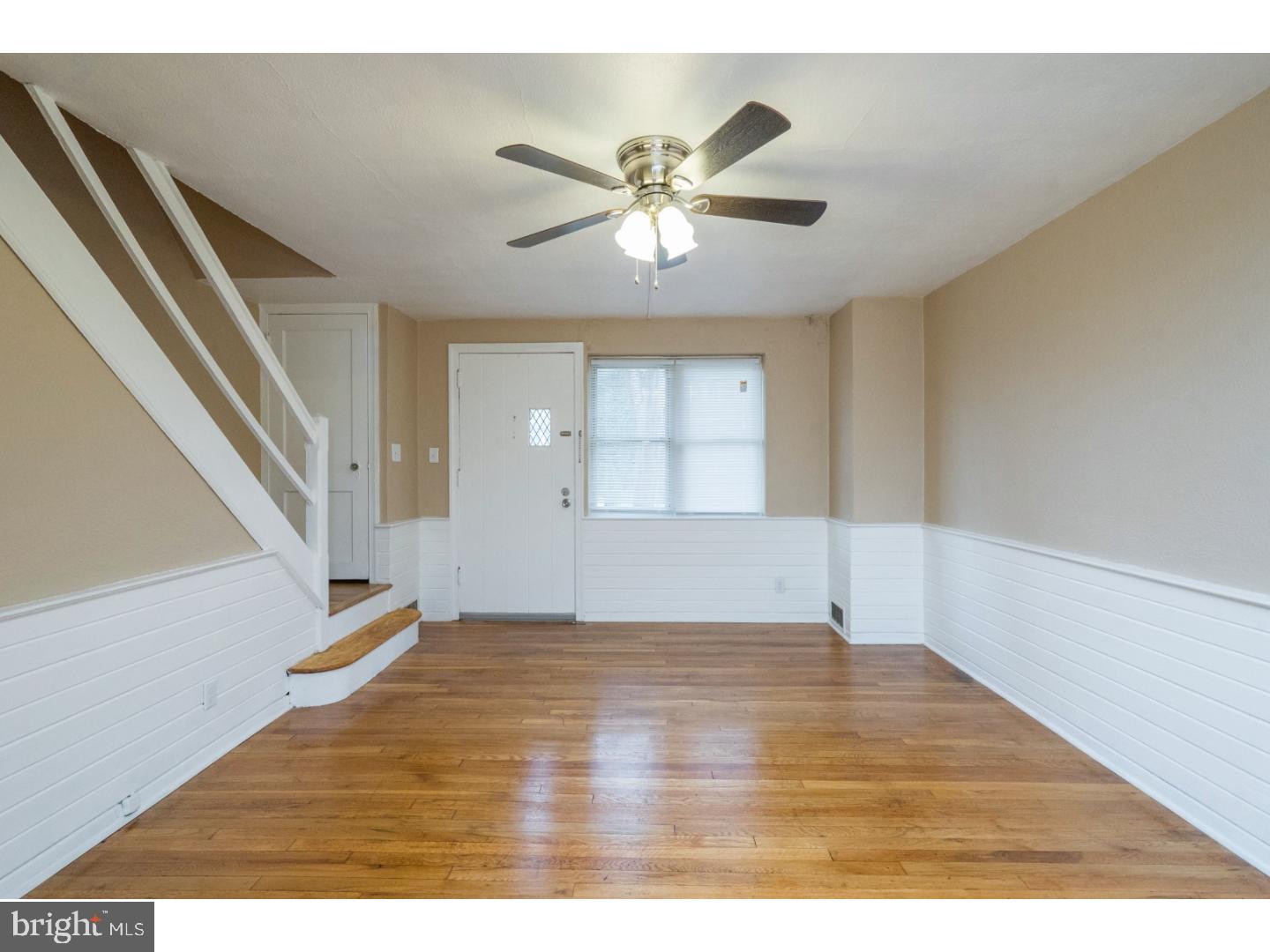246 Margate Road Upper Darby, PA 19082 - Photo 5 of 21 Living Room