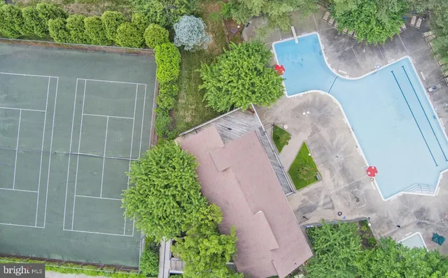 a view of a chair and tables in the back yard of the house