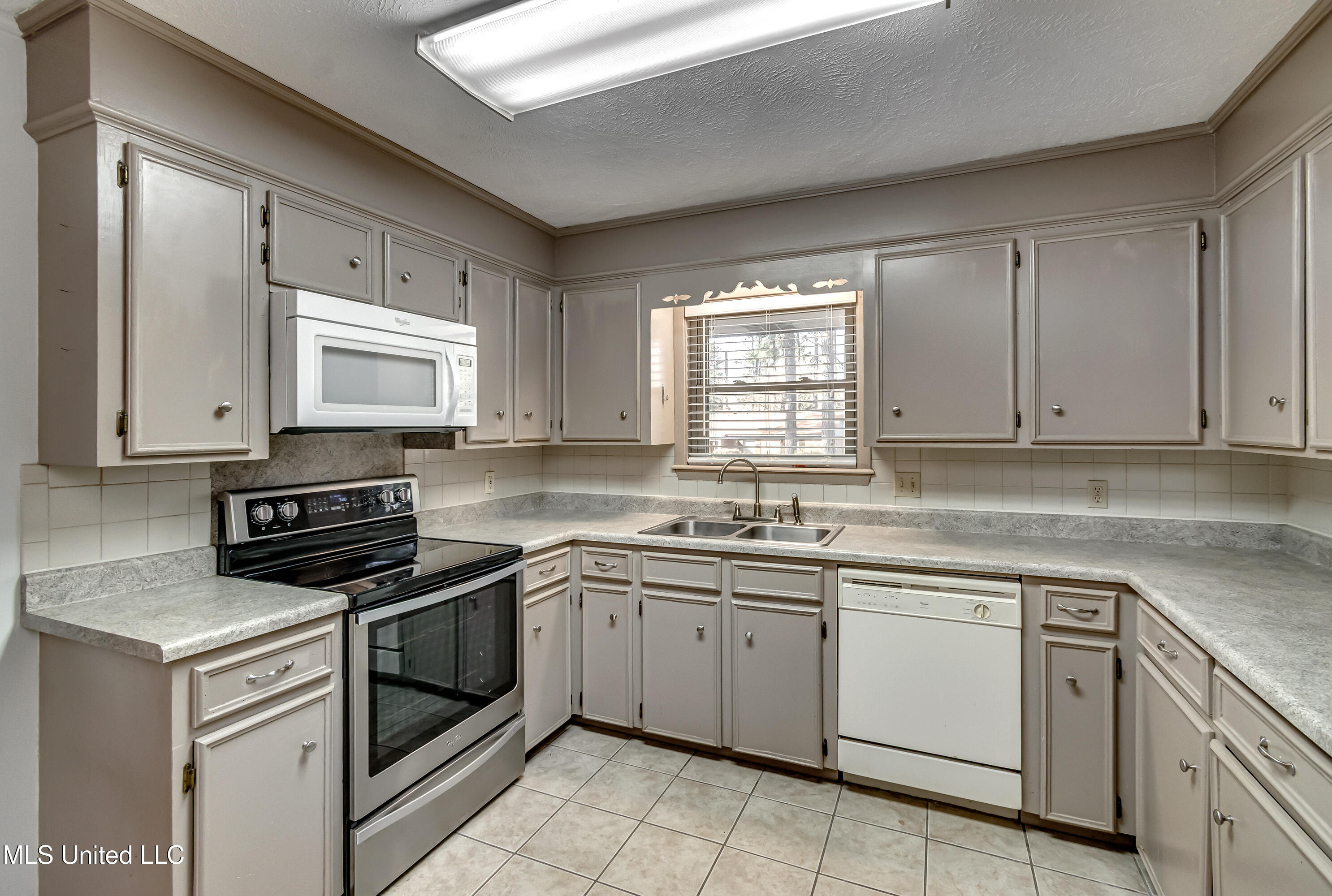 141 Fern Valley Road Brandon, MS 39042 - Photo 15 of 57 141 Fern Valley Rd-32