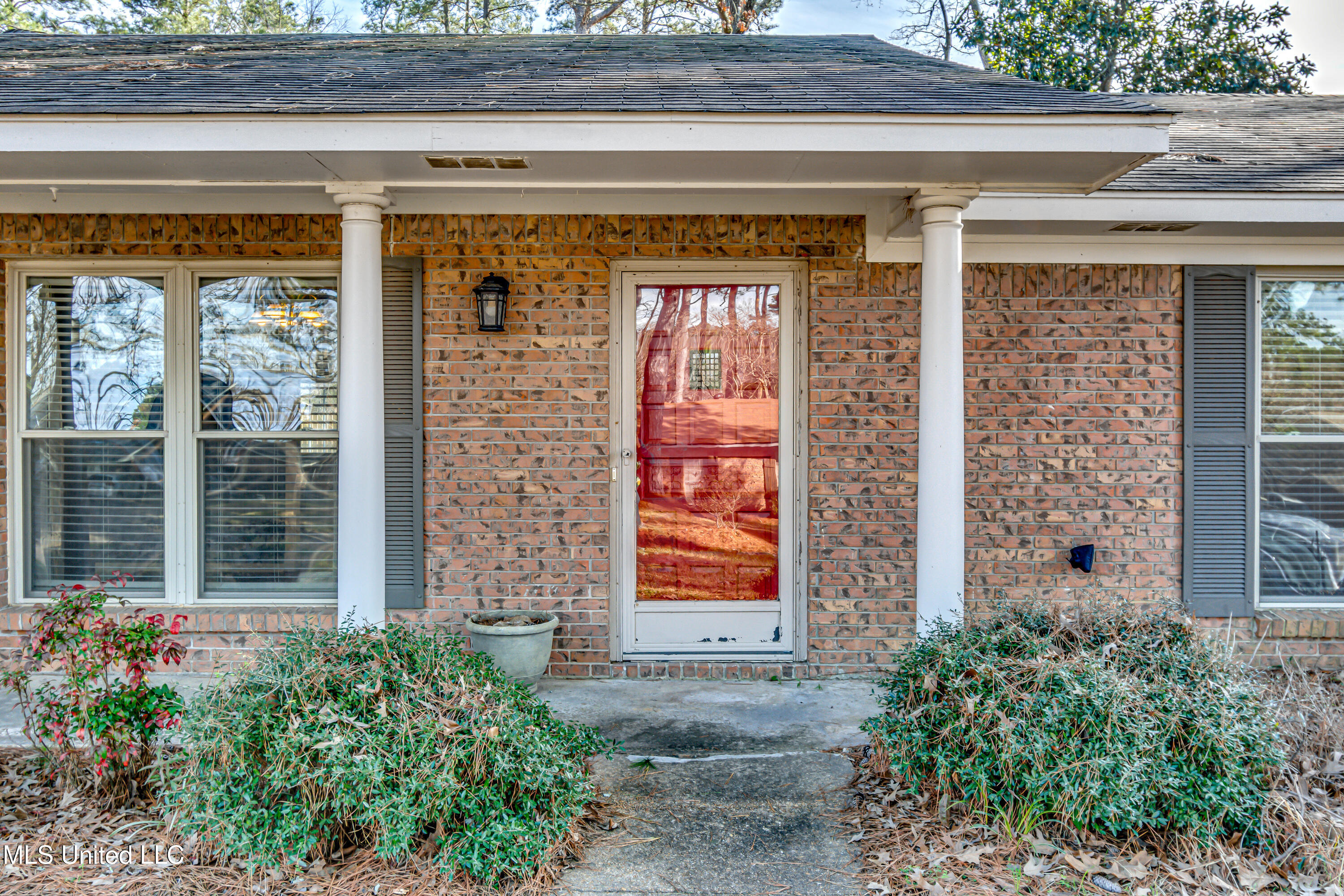 141 Fern Valley Road Brandon, MS 39042 - Photo 3 of 57 141 Fern Valley Rd-1
