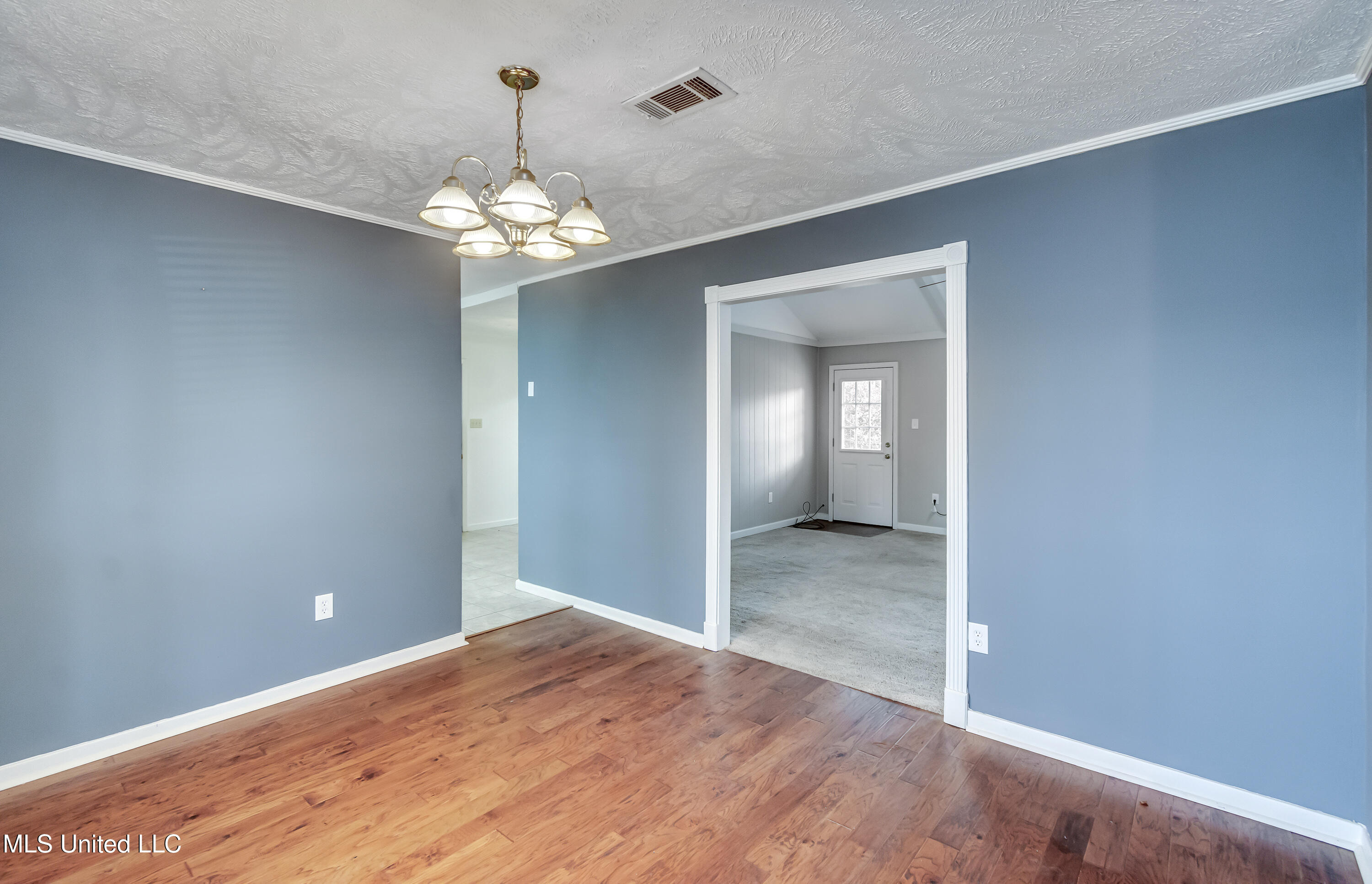 141 Fern Valley Road Brandon, MS 39042 - Photo 6 of 57 141 Fern Valley Rd-20