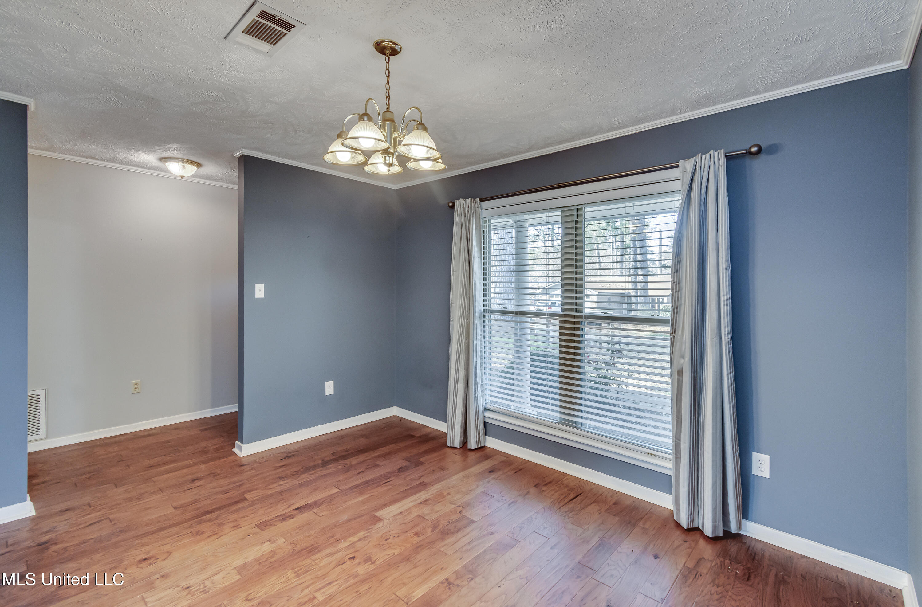 141 Fern Valley Road Brandon, MS 39042 - Photo 8 of 57 141 Fern Valley Rd-22