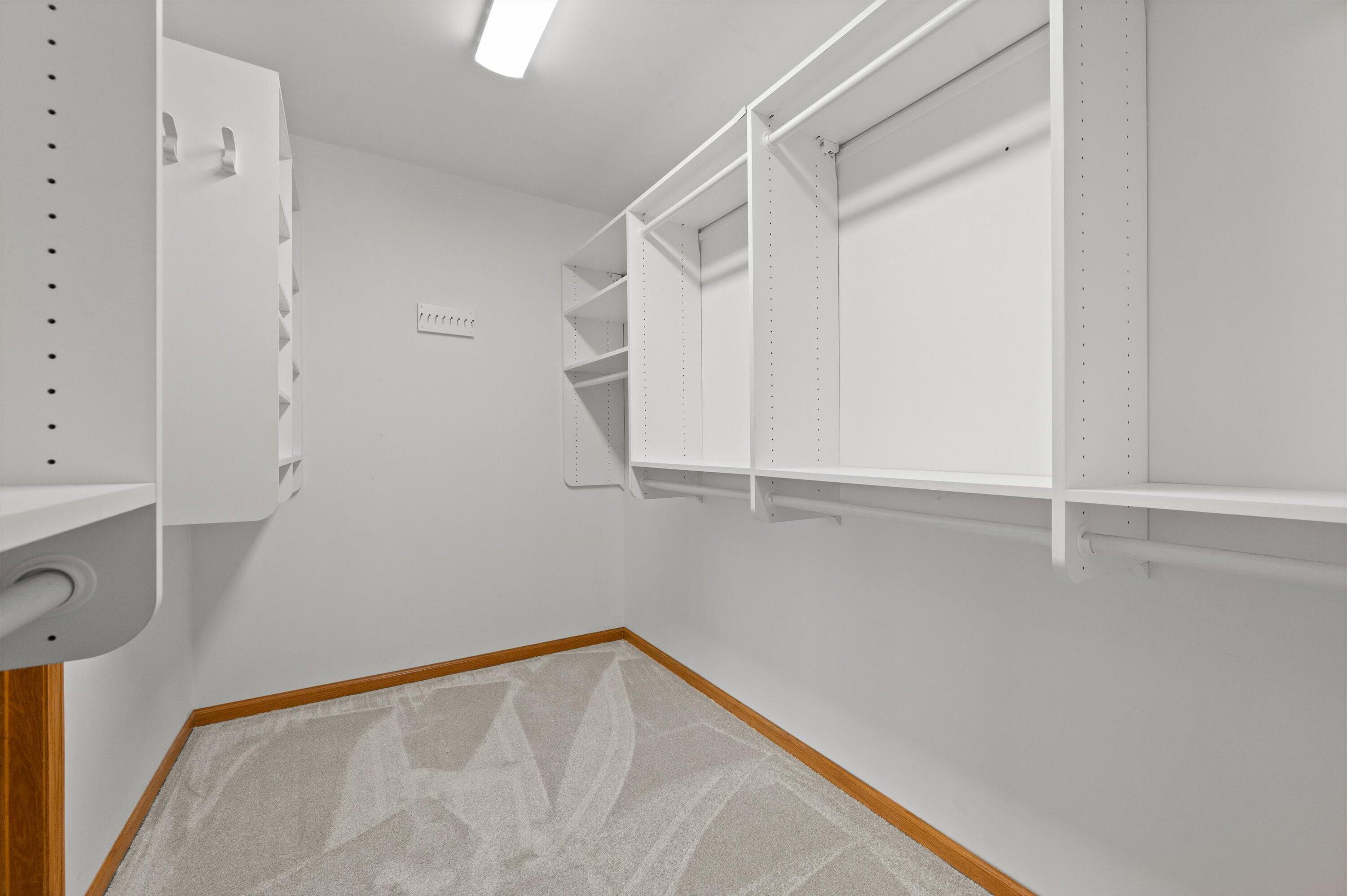 W299-n1828 Wind Ridge Court Delafield, WI 53072 - Photo 38 of 87 Primary Closet