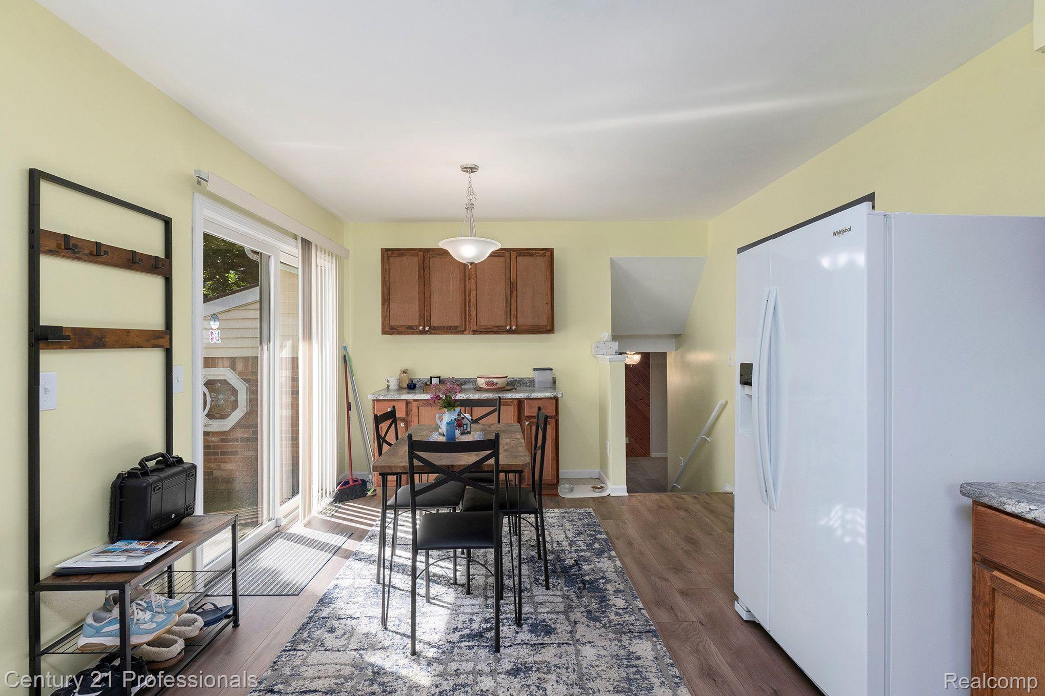 3857 Rohr Road Lake Orion, MI 48359 - Photo 8 of 31 Kitchen/ Dining Area