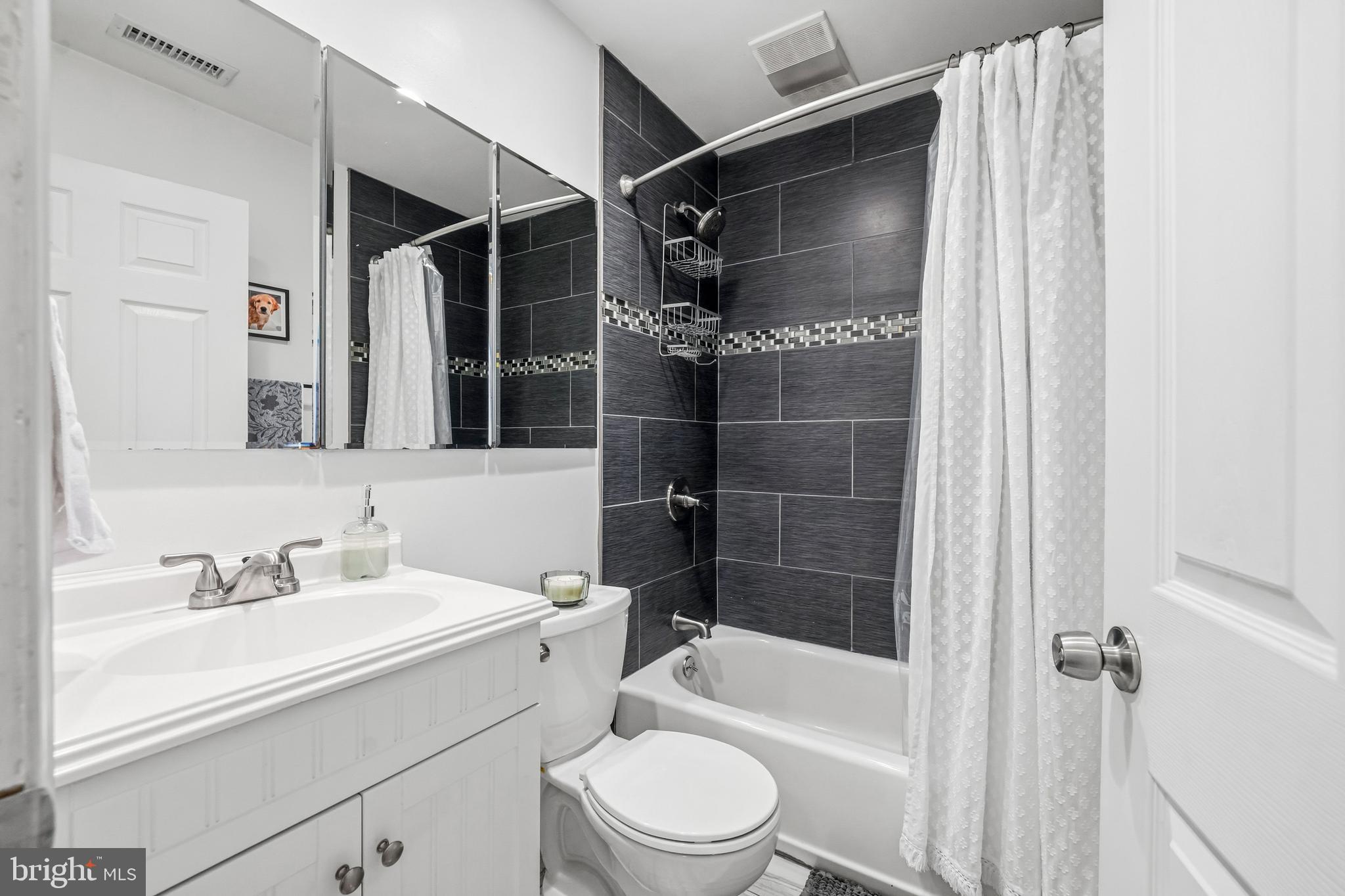 29 New Pond Lane Levittown, PA 19054 - Photo 18 of 28