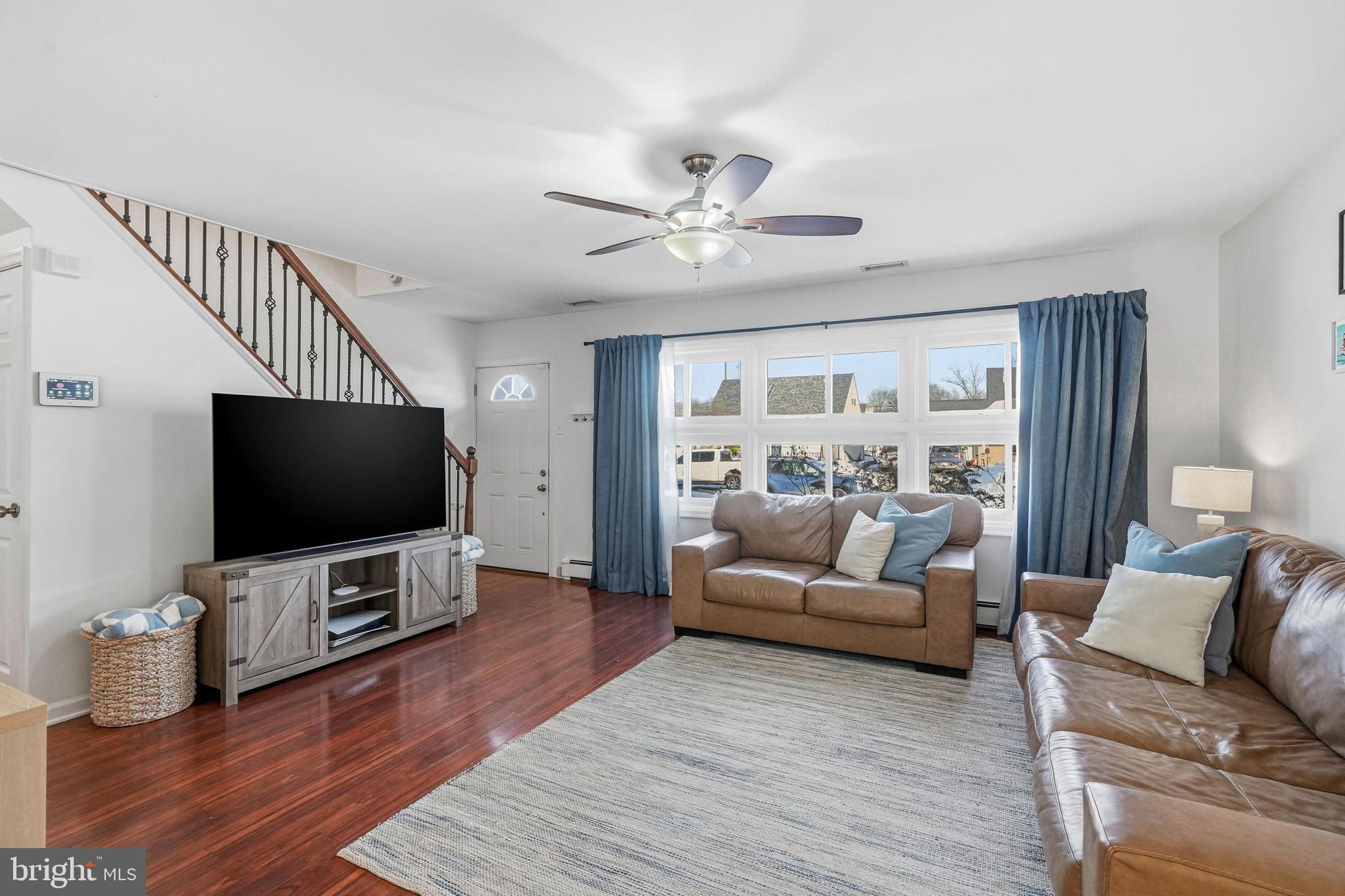 29 New Pond Lane Levittown, PA 19054 - Photo 4 of 28