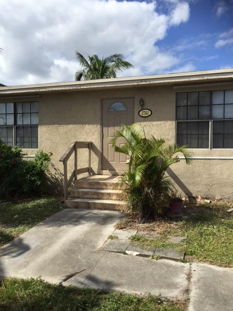 2761 North Seacrest Boulevard Boynton Beach, FL 33435 - Photo 1 of 4 Front view/entrance