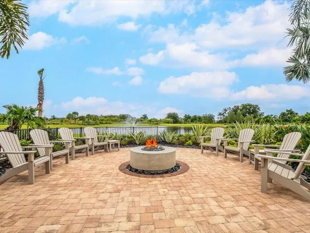 $352,500 | 17741 Crescent Moon Loop, Bradenton, FL 34211