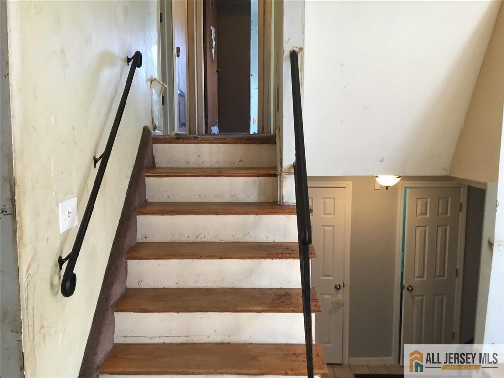 3 Laythan Road Edison, NJ 08817 - Photo 3 of 14