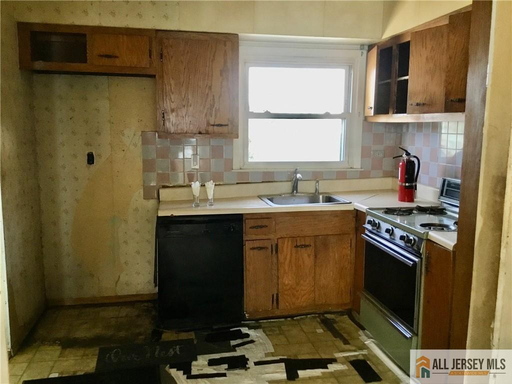 3 Laythan Road Edison, NJ 08817 - Photo 9 of 14